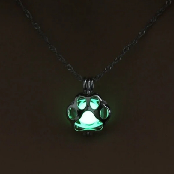 Glow in Dark Paw Print Necklace! - Picture 7 of 9
